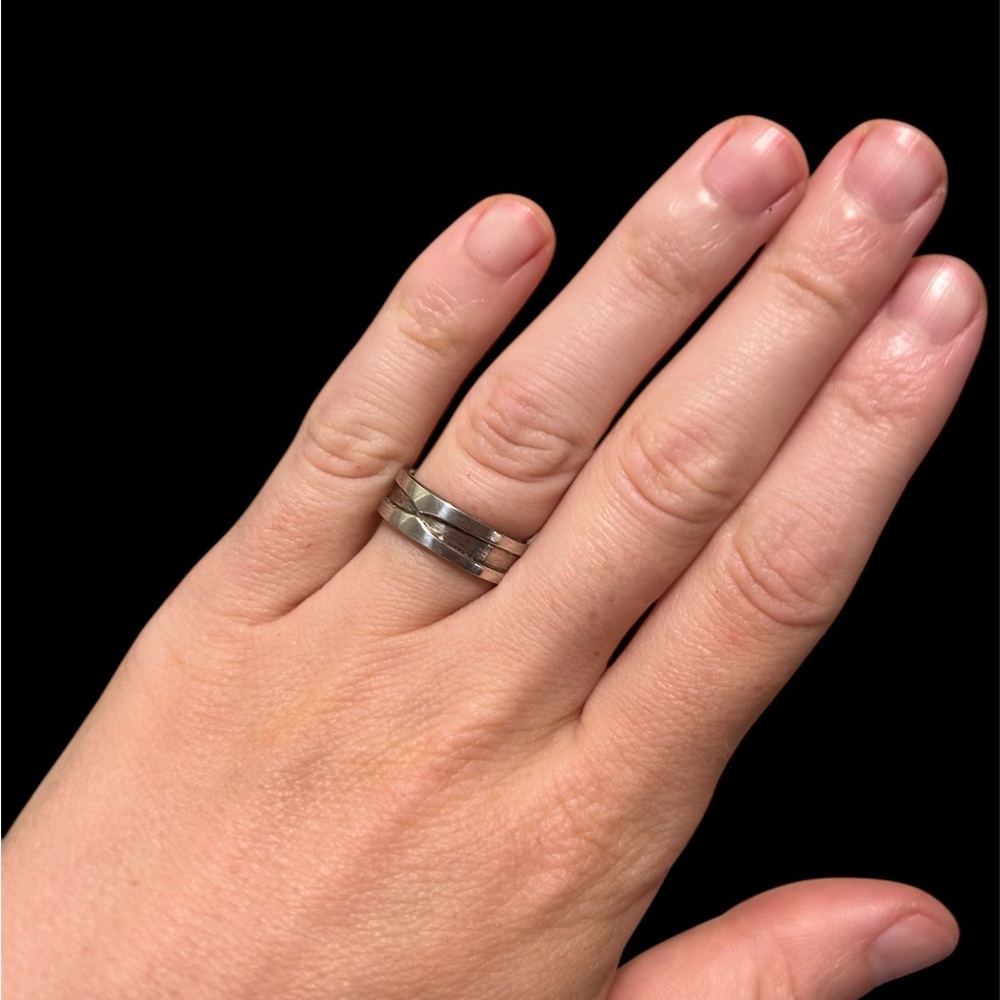 Elegant Silver Band Ring .925 stamped Thailand approximately size 7.5